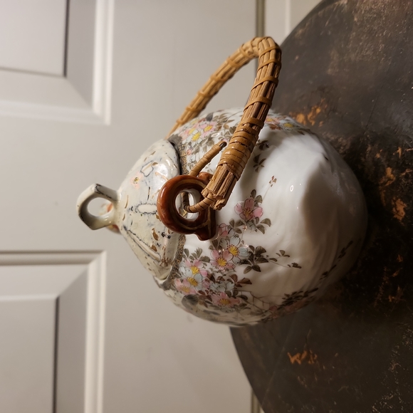 Antique Signed Chinese Duck Porcelain Ceramic Teapot w/ Wicker Handle - Picture 2 of 12